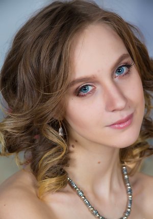 Stunning 18 offers a free photo gallery with Angela exhibit superb body